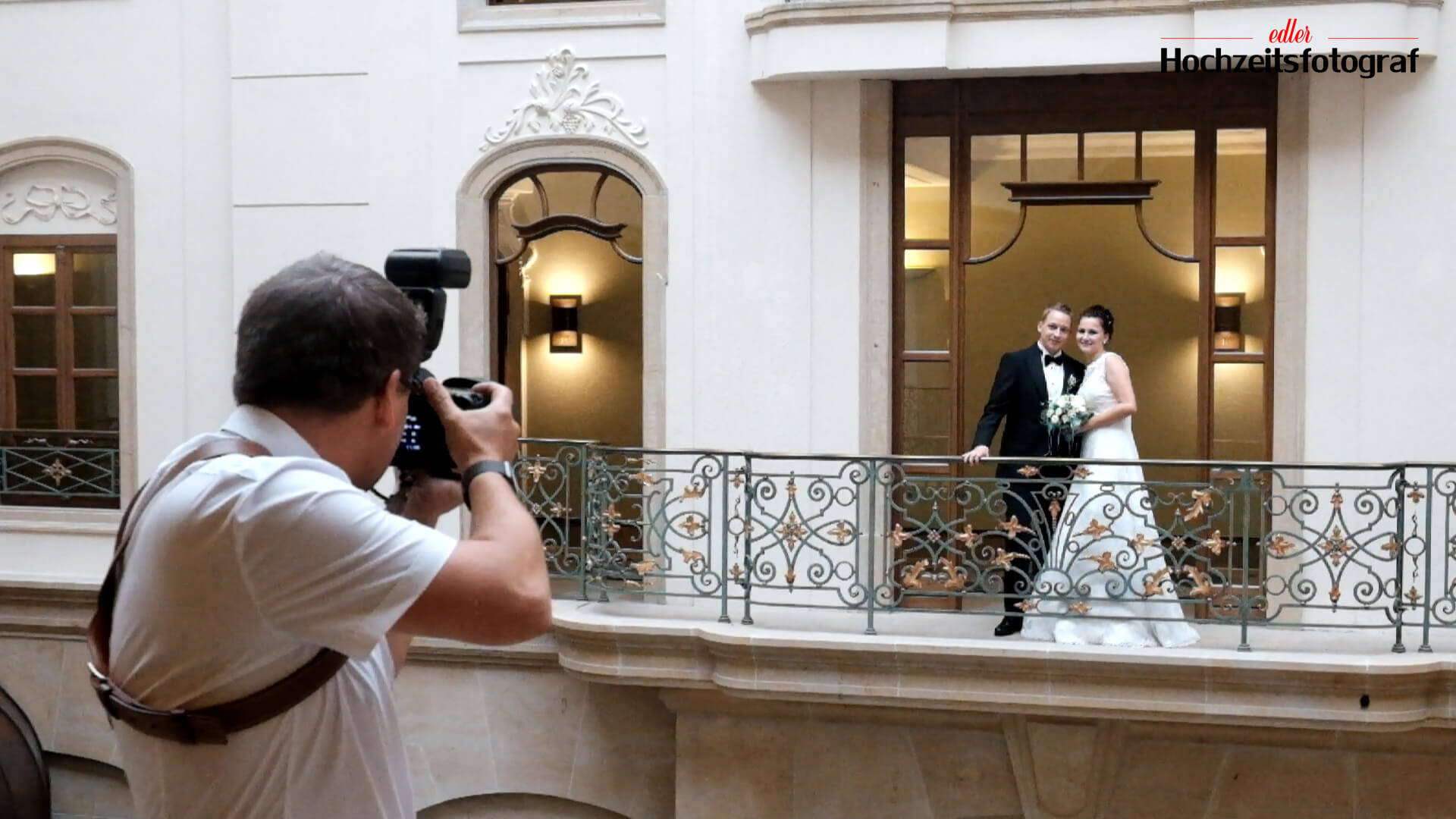 making of - edler hochzeitsfotograf beim fotografieren einer Hochzeit