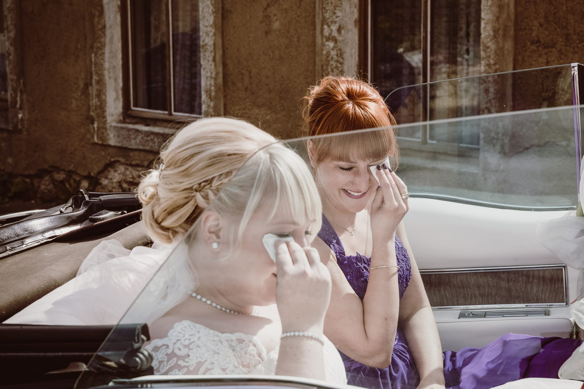 Emotionen Braut und Trauzeugin