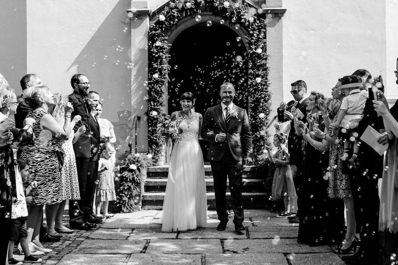 Brautpaar Auszug aus Kirche